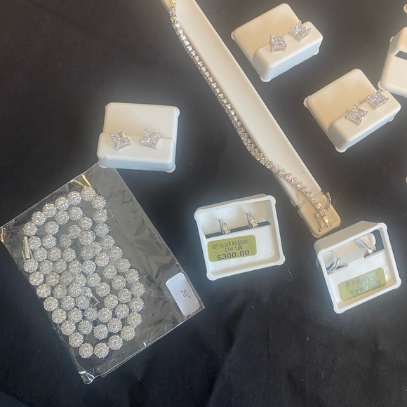Massive lot of 100 pieces .925 silver with Zirconia, Moissanite, 10k gold - Picture 3 of 17